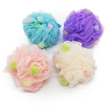 Large-sized colored heart-shaped sponge particle bath flowers for scrubbing and foaming, a great assistant for bathing Large-sized colored heart-shaped sponge particle bath flowers for scrubbing and foaming, a great assistant for bathing
